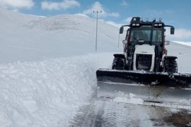 Bitlis İl Özel İdaresi’nin Karla Mücadele Çalışmaları Sürüyor