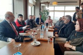 CHP Bitlis İl Başkanı Veysi Uyanık gazetecilerle bir araya geldi