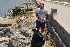 Doğaseverler ile Aktivistler Van Gölü Sahilinde Çöp Topladı