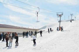 Bitlis Eren Üniversitesi'nde '5. Kar Festivali' Düzenlendi
