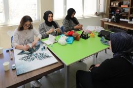 Bitlisli Kadınlar Hazırladıkları Ürünleri Satarak Aile Bütçelerine Katkı Sağlıyor