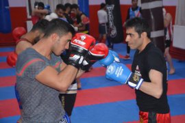 Tatvan’da uluslararası Muaythai kampı düzenlendi