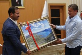 Bahçelievler Belediye Başkanı Dr. Bahadır Tatvan Belediyesi'ni ziyaret etti.