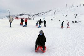 Bitlis’te ‘Meşaleli Kayak Festivali’ Düzenlendi