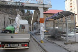 Bitlis’te otobüs durakları dezenfekte edildi