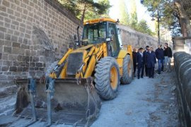 Vali Ustaoğlu, restorasyon çalışmalarını yerinde inceledi