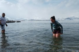 Van Gölü’nde Kış Yüzme Etkinliği