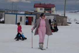 Vatandaşlar Yarıyıl Tatilini Bitlis’teki Kayak Merkezinde Değerlendiriyor