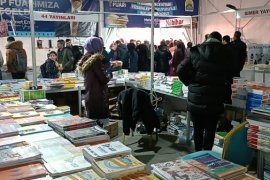 Tatvan Doğu Anadolu 1. Kitap Fuarı Açıldı