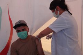Tatvan Sahilinde ve AVM’de Aşı Standı Kuruldu