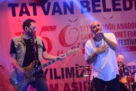 Grup Gripin Tatvan’da konser verdi