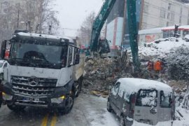 Bitlis Özel İdare Ekipleri Deprem Bölgesindeki Çalışmalarını Sürdürüyor