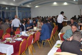 Tatvan Belediyesi'nden kurum amirlerine iftar yemeği