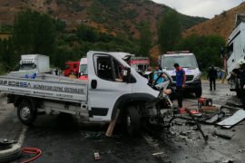 Tatvan'da Trafik Kazası: 2 Ölü, 3 Yaralı