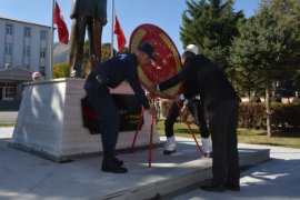 Tatvan’da 29 Ekim Cumhuriyet Bayramı Çelenk Sunma Töreni Düzenlendi