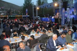 Kurum amirleri ile vatandaşlar iftarda buluştu