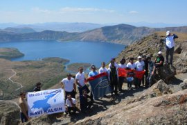 Nemrut Dağı’nda zirve yürüyüşü düzenlendi