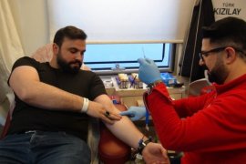 Tatvan’da Kızılay’ın Kan Bağışına Yoğun İlgi ve Katılım