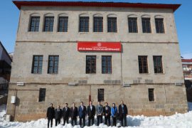 Vali Çağatay, Bitlis’te Restorasyonu Tamamlanan Tarihi Binalarda İncelemelerde Bulundu