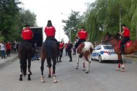 Atlı Polis Birliği Tatvan Sahilinde Devriye Görevi Gerçekleştirdi