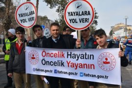 Tatvan'da Yaya Öncelikli Trafik uygulaması yapıldı