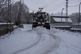 Tatvan Belediyesi, Karla Mücadele Çalışmalarını Sürdürüyor