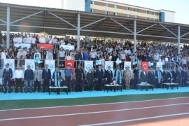 Bitlis Eren Üniversitesi'nde Mezuniyet Töreni Düzenlendi