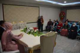 Arzu Özkan genç çiftin nikah şahidi oldu