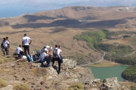 Nemrut Dağı’nda zirve yürüyüşü düzenlendi