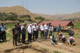 Vali Ustaoğlu Tarihi Bitlis Kalesindeki kazı çalışmalarını yerinde inceledi