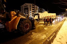 Karayolları Ekipleri Karla Mücadele Çalışmalarını Aralıksız Sürdürüyor