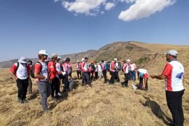 Nemrut Kalderası’nda Çanak Yürüyüşü Düzenlendi