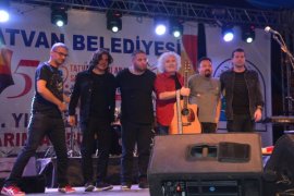 Yeni Türkü Müzik Topluluğu Tatvan’da konser verdi