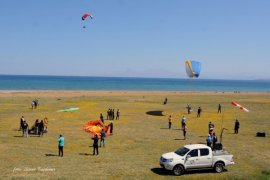 İranlı paraşütçüler Bitlis’in güzelliğine hayran kaldı