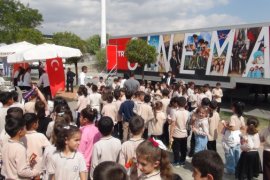 TRT tarafından Van Gölü sahilinde çocuklara yönelik sinema etkinliği düzenlendi