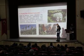 Bitlis Belediyesi çalışanlarına madde bağımlılığı semineri verildi