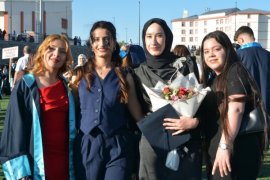 Bitlis Eren Üniversitesi'nde Mezuniyet Töreni Düzenlendi