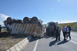 Tatvan - Ahlat karayolunda trafik kazası 1 yaralı