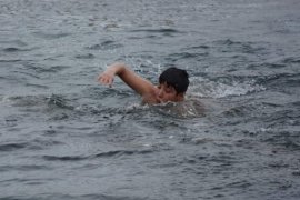 Bitlis'te Kış Yüzme Şenlikleri Yapıldı