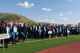 Bitlis Eren Üniversitesi'nde Mezuniyet Töreni Düzenlendi