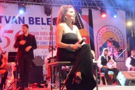 Ebru Yaşar'ın Tatvan konseri