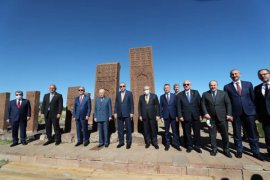 Cumhurbaşkanı Erdoğan, Selçuklu Mezarlığı’nı Ziyaret Etti