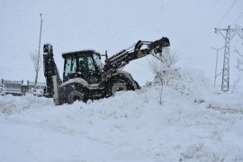 Tatvan’da karla mücadele çalışmaları