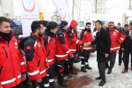 Bitlis’ten Suriye’ye sağlık aracı ve personel gönderildi