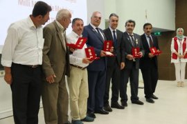 Bitlis’te Kıbrıs gazilerine Milli Mücadele Madalyası verildi