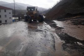 Yağışlardan Dolayı Bitlis’teki Bazı Köylerde Sel Felaketi Yaşandı