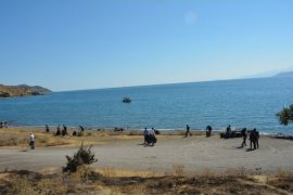 Van Gölü’nün Tatvan Sahilinde 4 Ton Çöp Toplandı