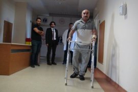 Yatalak hasta başarılı ameliyat sonrası yürümeye başladı