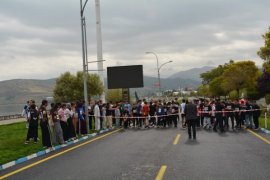 Tatvan Sahilinde Atletizm Müsabakaları Yapıldı