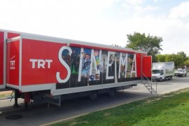 TRT tarafından Van Gölü sahilinde çocuklara yönelik sinema etkinliği düzenlendi